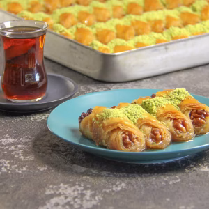 باقلوا خامه ای با مغز گردو